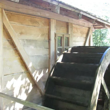 Farm stay Vodenica Lug Strmosten
